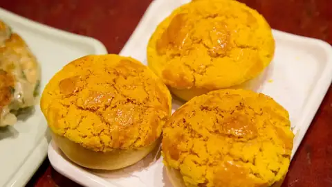 Tray of pineapple buns